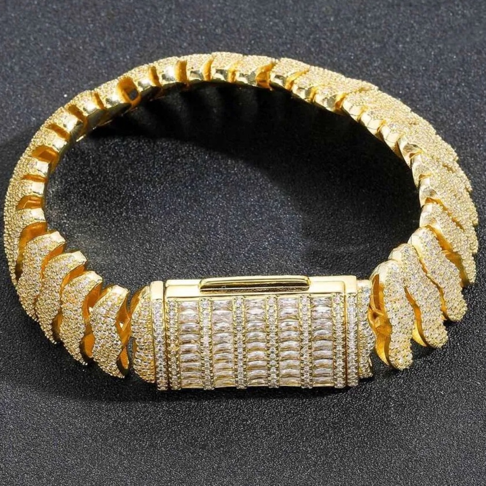 18k 8ct Bracelet - Picture 2 of 9